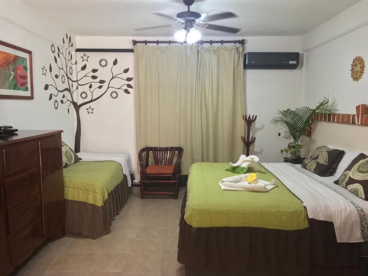 Suites Fenicia (Adults Only) Playa del Carmen Exterior photo