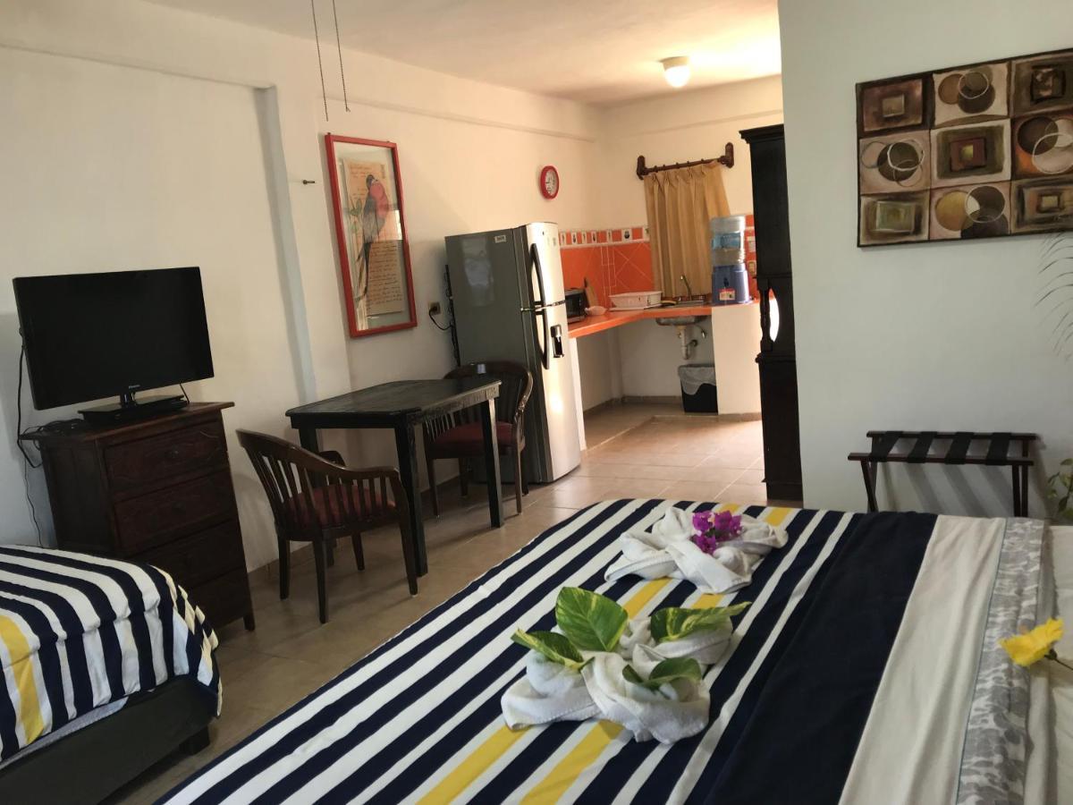Suites Fenicia (Adults Only) Playa del Carmen Exterior photo