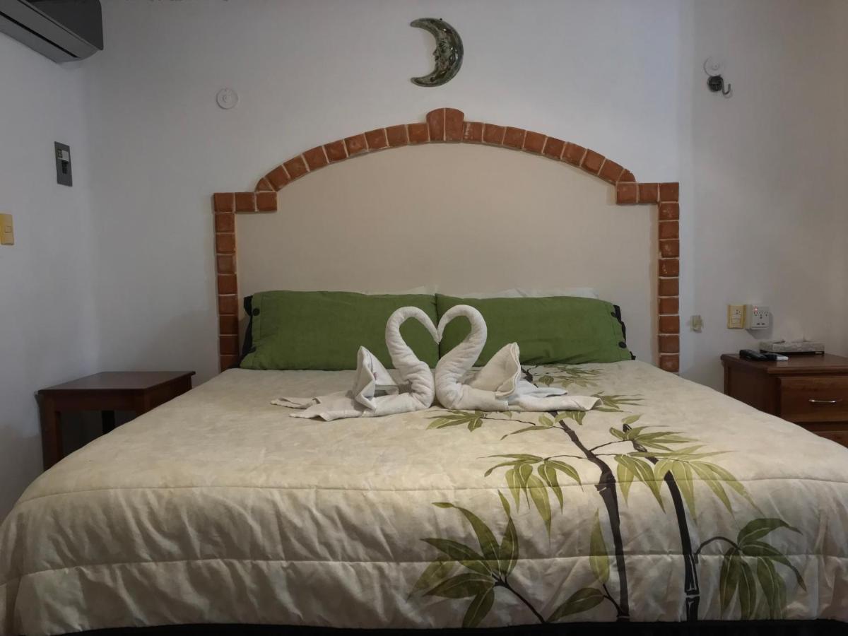 Suites Fenicia (Adults Only) Playa del Carmen Exterior photo