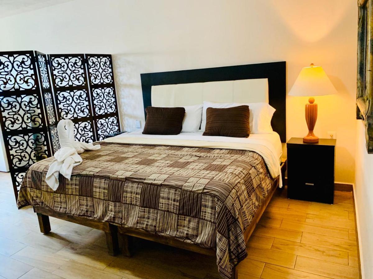 Suites Fenicia (Adults Only) Playa del Carmen Exterior photo