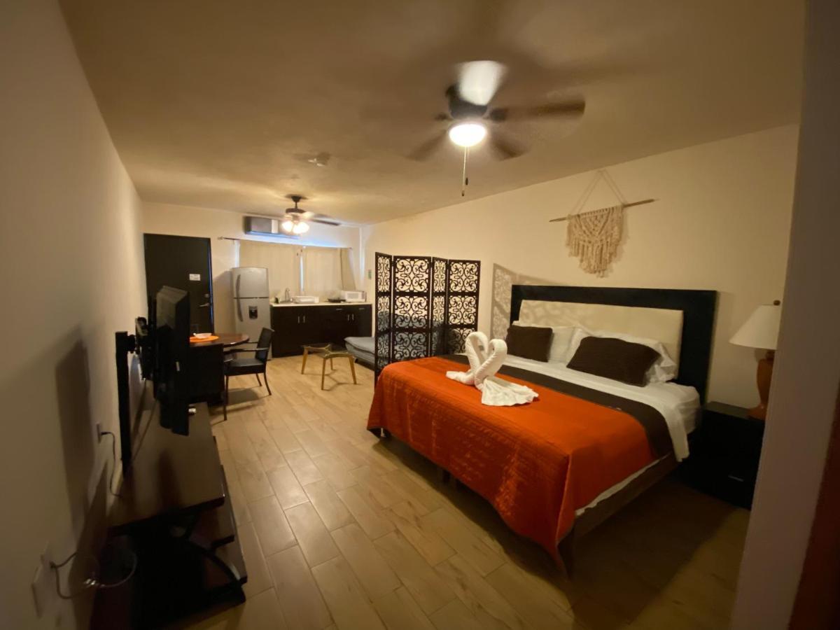 Suites Fenicia (Adults Only) Playa del Carmen Exterior photo
